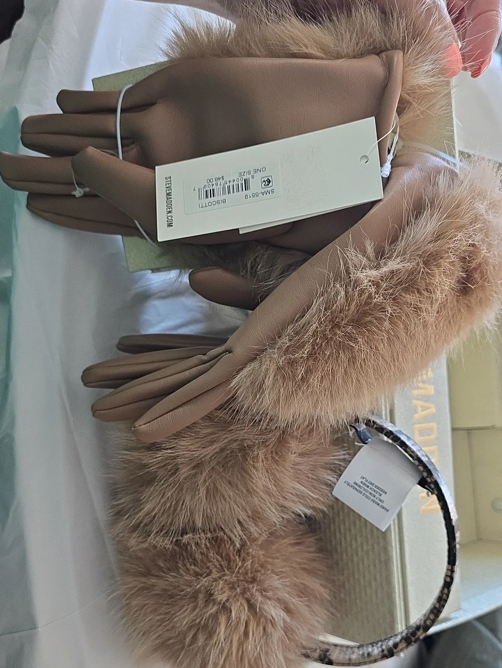 Steve Madden Women's 2-Piece Snake Band Earmuff and Gloves Gift Set. NWT. Gift